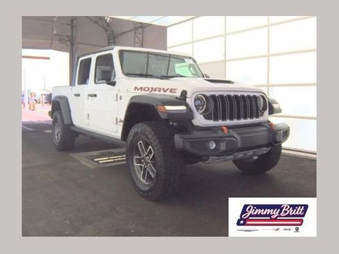 Used 2025 Jeep Gladiator Mojave w/ Convenience Group AWD/4WD image 1