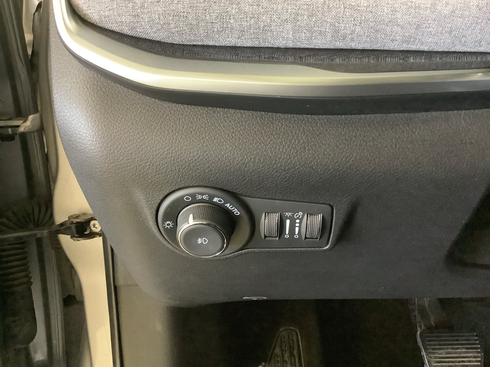 Used 2022 Jeep Compass Latitude FWD image 21