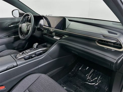 Used 2023 Toyota Crown XLE image 30