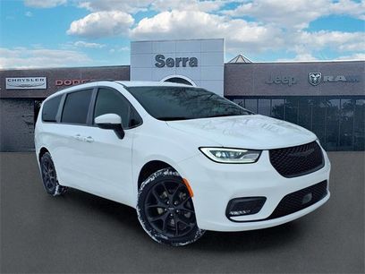 Used 2023 Chrysler Pacifica Touring-L w/ S Appearance Package