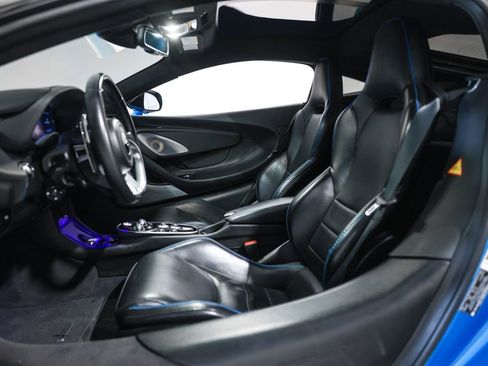 Used 2022 McLaren GT RWD image 28