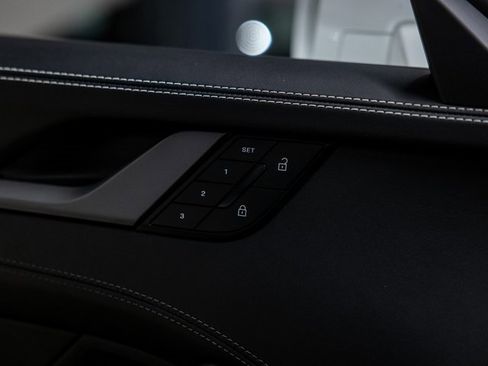 Used 2025 Porsche 911 Carrera image 33