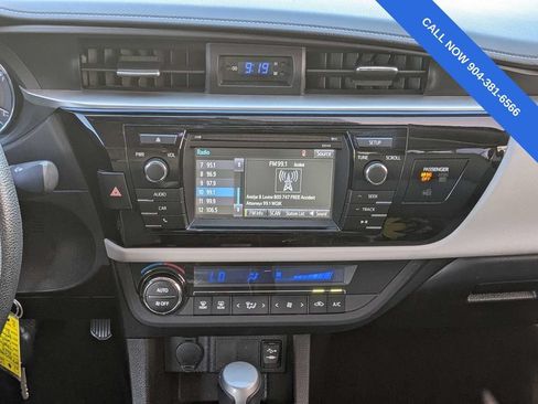 Used 2015 Toyota Corolla LE FWD image 17