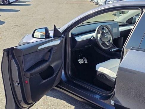 Used 2022 Tesla Model Y Performance image 46