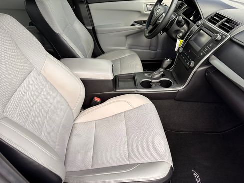 Used 2016 Toyota Camry SE FWD image 9
