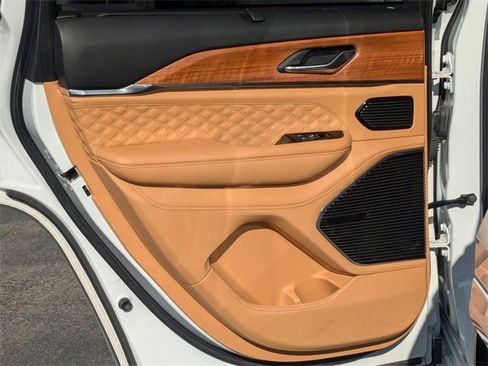 Used 2024 Jeep Grand Cherokee Summit image 30