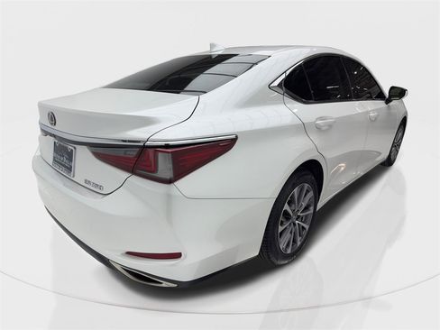 Used 2022 Lexus ES 350 image 9