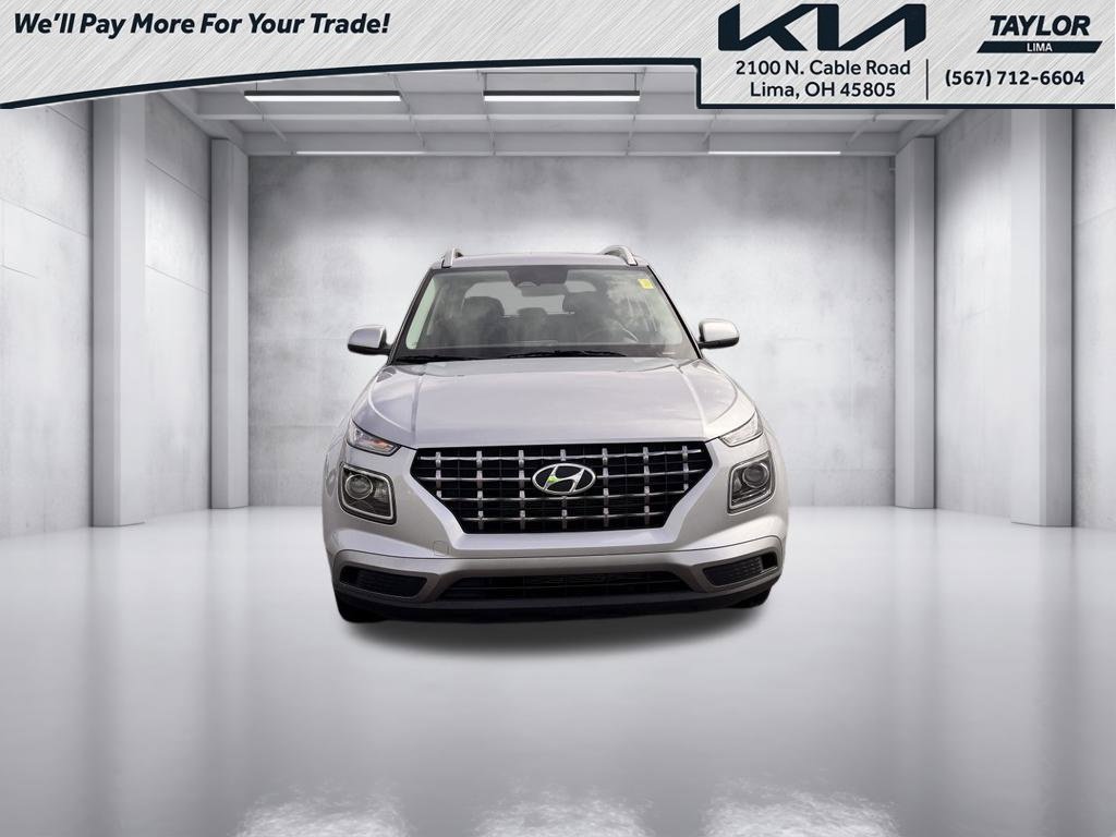 Used 2025 Hyundai Venue SEL FWD image 3