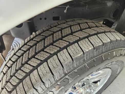 Used 2022 RAM 2500 Tradesman w/ Chrome Appearance Group AWD/4WD image 29