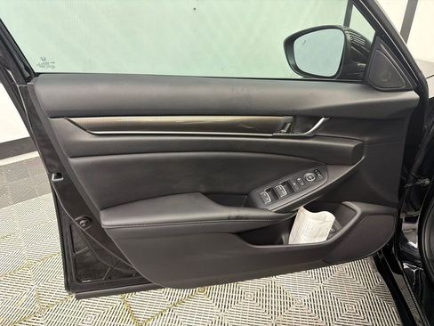 Used 2022 Honda Accord Sport image 11