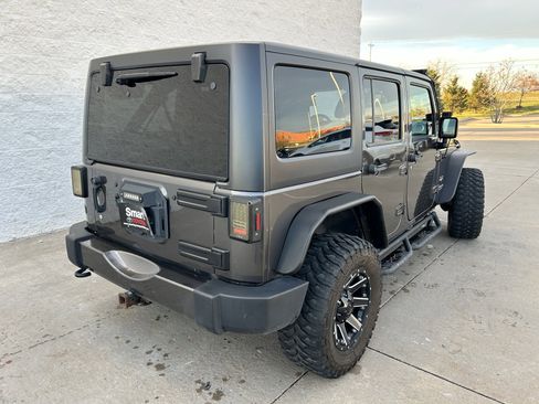 Used 2017 Jeep Wrangler Unlimited Sahara image 6