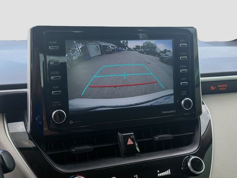 Used 2021 Toyota Corolla LE FWD image 13