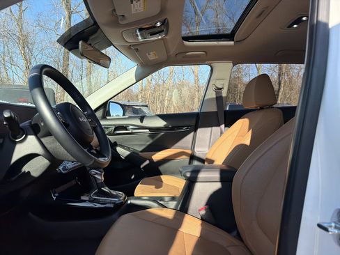 Used 2024 Kia Seltos EX image 12