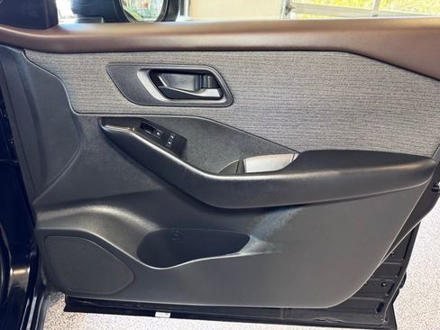 Used 2023 Nissan Rogue S image 47