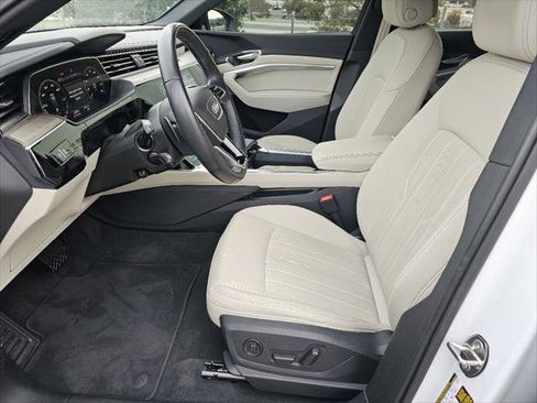 Used 2024 Audi Q8 e-tron Premium Plus image 2