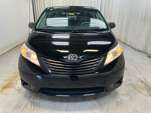 Used 2014 Toyota Sienna L FWD image 18