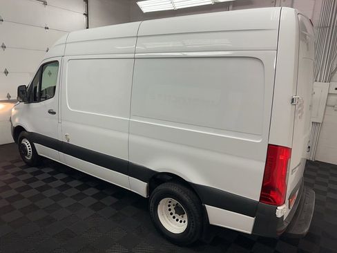 Used 2019 Freightliner Sprinter 144 RWD image 6