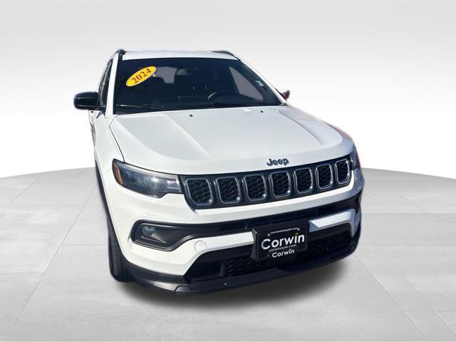 Used 2024 Jeep Compass Latitude AWD/4WD image 5
