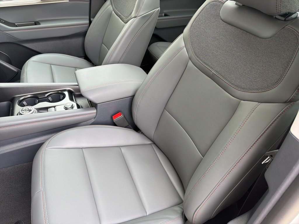 New 2026 Ford Explorer Active w/ Active Comfort Package AWD/4WD image 9