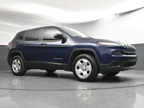 Used 2016 Jeep Cherokee Sport image 21