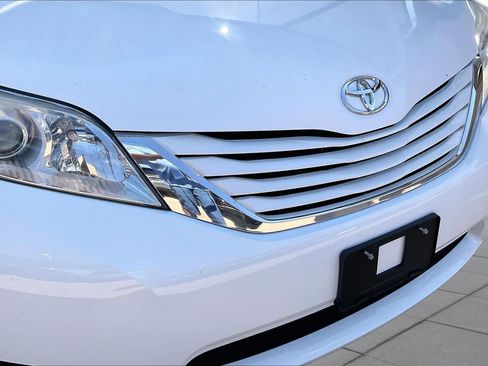 Used 2015 Toyota Sienna LE FWD image 26