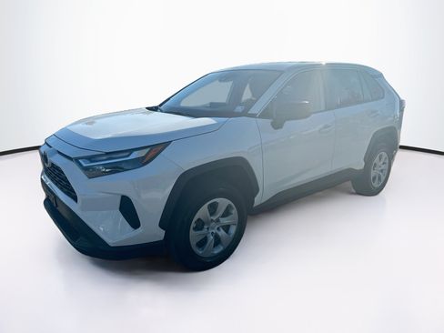 Used 2025 Toyota RAV4 LE AWD/4WD image 3