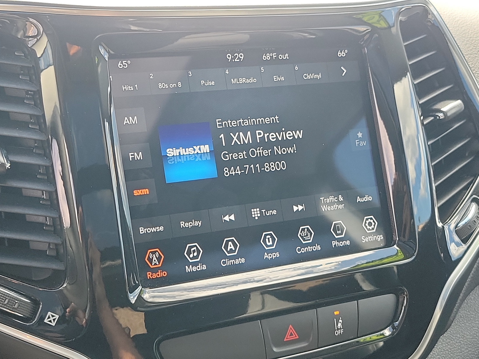 Used 2022 Jeep Cherokee Limited AWD/4WD image 17