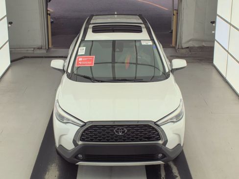 Used 2022 Toyota Corolla Cross XLE w/ Convenience Package image 2