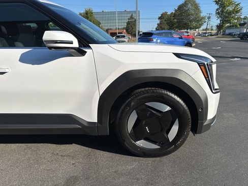 New 2026 Kia EV9 Wind image 13