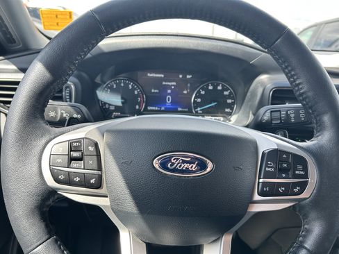 Used 2021 Ford Explorer Limited w/ Equipment Group 301A AWD/4WD image 18