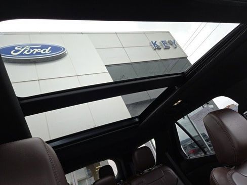 Used 2020 Ford Explorer Platinum w/ Premium Technology Package image 23