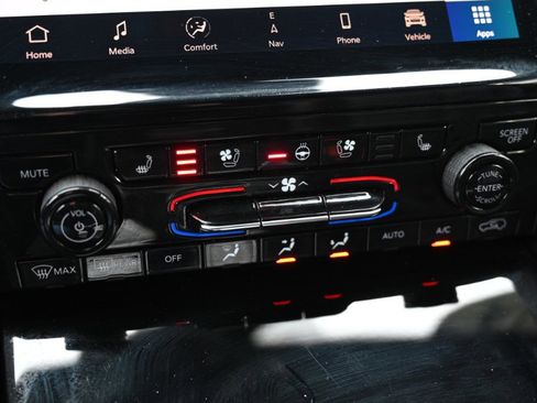 Used 2024 Jeep Grand Cherokee L Limited w/ Luxury Tech Group II image 34