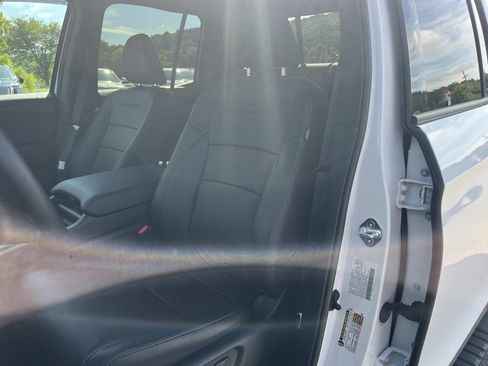 Used 2025 Honda Ridgeline Black Edition image 28