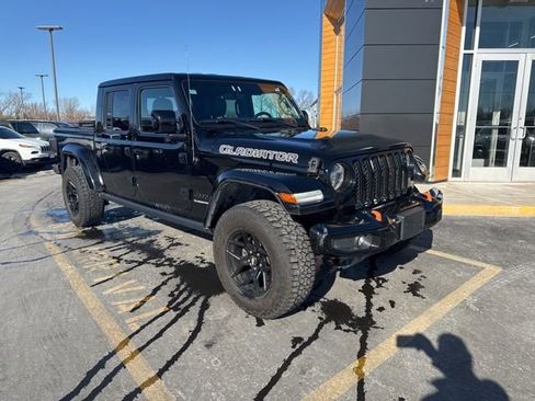 Used 2021 Jeep Gladiator Overland image 2
