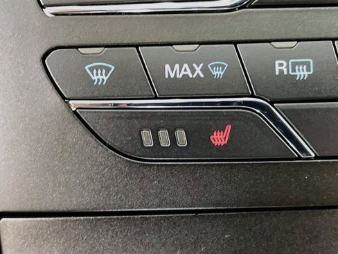 Used 2019 Ford Edge SEL AWD/4WD image 16