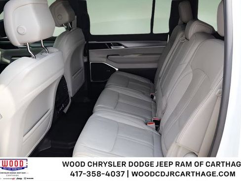 Used 2025 Jeep Wagoneer 4WD image 11