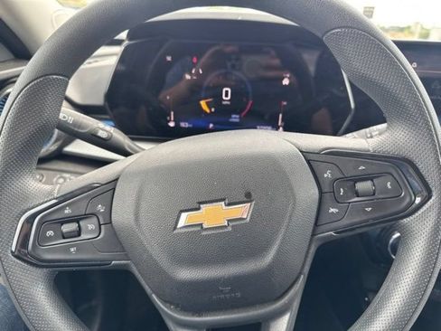 Used 2025 Chevrolet Trax LT FWD image 28
