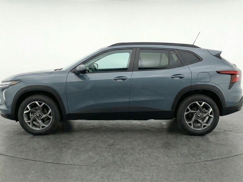 Used 2025 Chevrolet Trax LT image 5