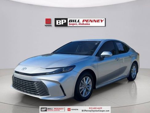 Used 2025 Toyota Camry LE image 1