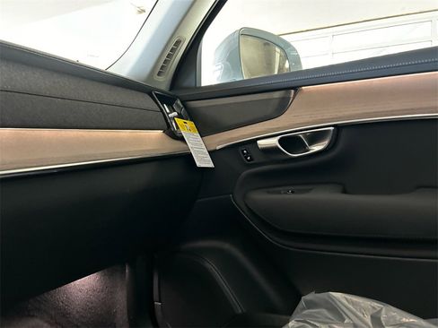 New 2026 Volvo XC90 B6 Plus w/ Protection Package Premier image 19