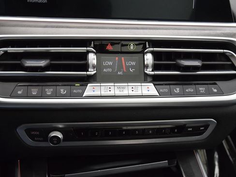 Used 2022 BMW X5 xDrive40i w/ Parking Assistance Package AWD/4WD image 32