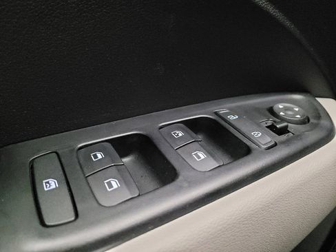 Used 2025 Hyundai Venue SEL image 27