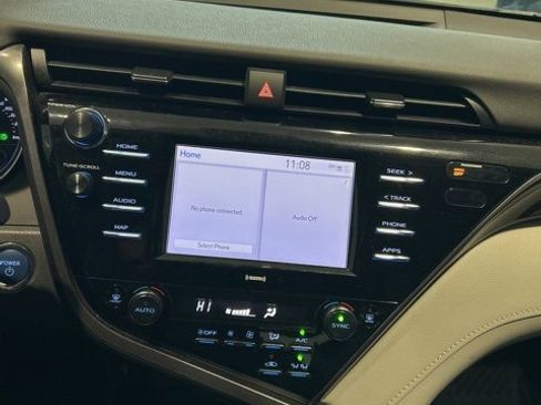 Used 2020 Toyota Camry LE image 13