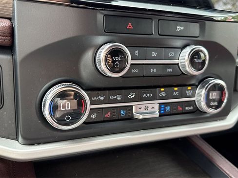 Used 2023 Ford Expedition Limited image 52