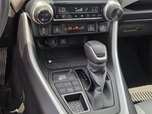Used 2023 Toyota RAV4 XLE Premium AWD/4WD image 31