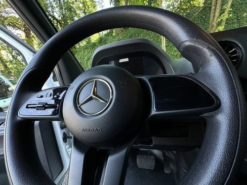 Used 2021 Mercedes-Benz Sprinter 2500 image 17