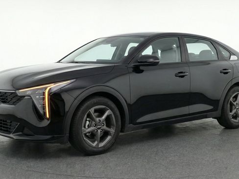 Used 2025 Kia K4 LXS image 3