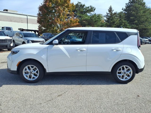 Certified 2025 Kia Soul LX w/ LX Technology Package FWD image 3