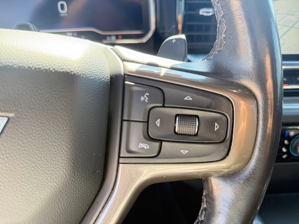 Used 2022 Chevrolet Silverado 1500 High Country w/ High Country Premium Package AWD/4WD image 16