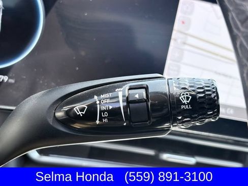 Used 2024 Hyundai Elantra Limited FWD image 16